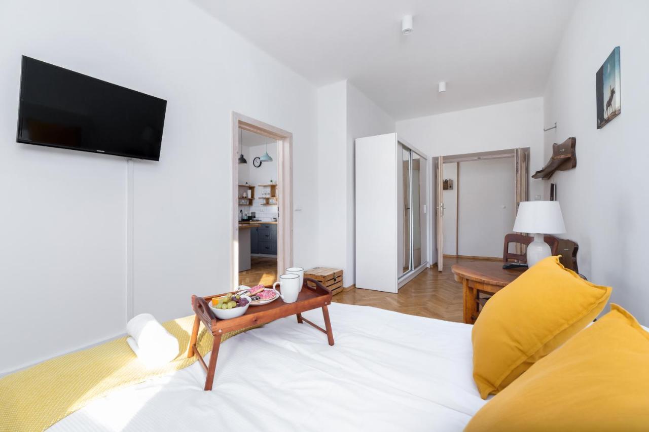 Old Town Apartments Basztowa By Renters Krakow Exterior photo